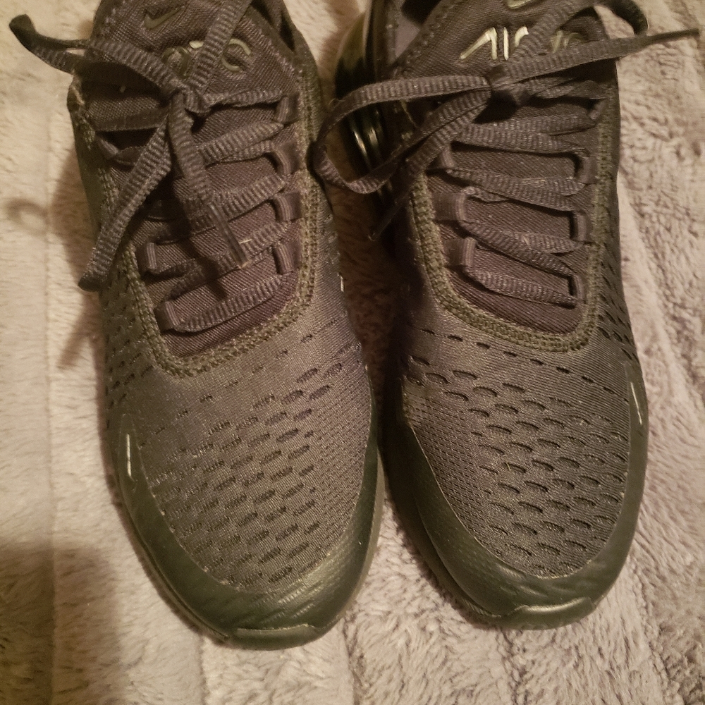 Nike Air max 270 7y or 8.5 women's